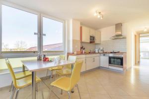 Kuchyň nebo kuchyňský kout v ubytování Appartement in der Residenz Meeresblick Rerik + 13 fotografií
