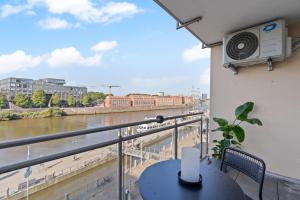 Μπαλκόνι ή βεράντα στο Exklusive-Wohnung-mit-Weserblick-und-Tiefgarage