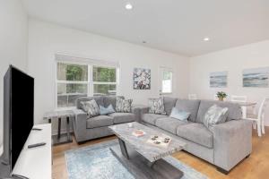 a living room with a couch and a table at NewDuplex! 6Bed 5Bath - HotTubs - Sleeps 12! in Denver