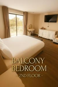 a bedroom with a large bed and a balcony at HANA Villa Đà Lạt in Ấp Ða Lợi