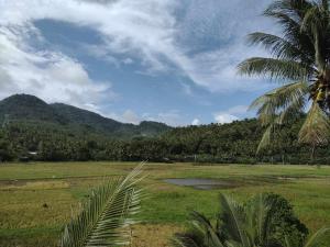Foto dalla galleria di Suki Beach Resort 3 Storey Bldg Standard Aircon Room a Sorsogon