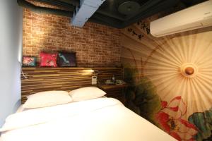Säng eller sängar i ett rum på R10 Eco Hotel