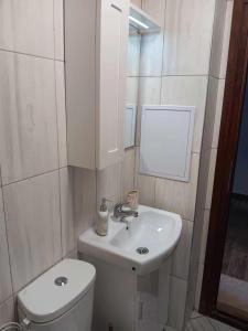 Ένα μπάνιο στο Next to NBU and underground, free parking +14 φωτογραφίες