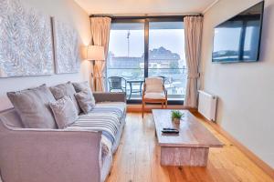 Istumisnurk majutusasutuses HOM I Depto 2D2B en Conjunto frente a la Costanera