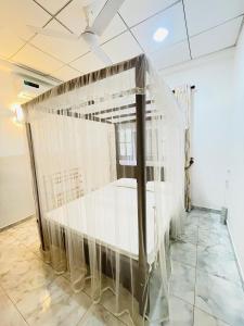 a room with a table with a net at Dills Villa in Weligama