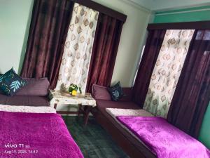 Ένα ή περισσότερα κρεβάτια σε δωμάτιο στο Neel DIGANTA HOME STAY, SILLERY GAON KALIMPONG +2 φωτογραφίες