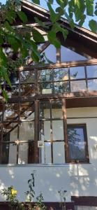 Το κτήριο όπου στεγάζεται  η παραθεριστική κατοικία