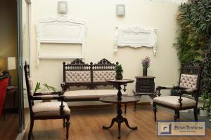 Ruang duduk di Atrium Miraflores Hotel