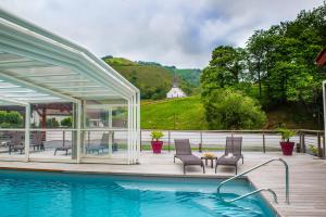 Bazén v ubytování Logis Hôtel Andreinia & Cabanes nebo v jeho okolí
