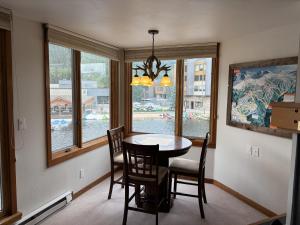 Φωτογραφία από το άλμπουμ του Studio in Lakeside Village, Updated Kitchen & Bath apts σε Snake River Health Services Incorporated Heliport