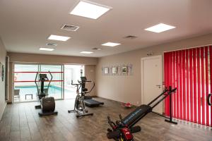 Fitness centrum a/nebo fitness zařízení v ubytování Logis Hôtel Andreinia & Cabanes