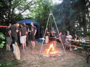 a group of people standing around a fire at Monteurhaus LK1 in Lissendorf