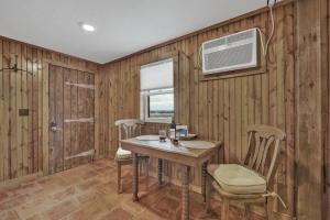 Φωτογραφία από το άλμπουμ του Ohana Ranch Cabin - 12 minutes to Historic Main St σε Blumenthal +13 φωτογραφίες