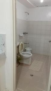 Bilik mandi di Capsule88 Hotel