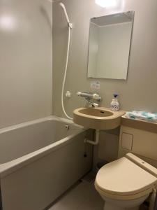 a bathroom with a sink and a toilet and a bath tub at 碧翠御苑 ゲストハウス風月庵 in Kyotango +23 photos