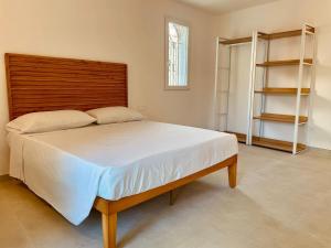 En eller flere senge i et værelse på Villa Regina