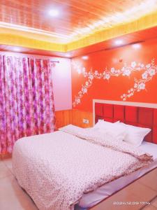 En eller flere senge i et værelse på Sunrise Homestay + 3 billeder