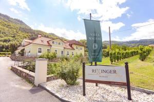 Gambar di galeri bagi Weingut Rixinger di Spitz +8 gambar