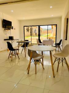 Μια τηλεόραση ή/και κέντρο ψυχαγωγίας στο Crestly Resorts Nyanga