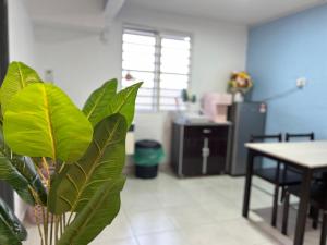 Kuchyň nebo kuchyňský kout v ubytování Comfortable Homestay Ipoh 6R6B 9pax SY30