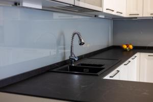 Kuchyň nebo kuchyňský kout v ubytování Beautifully Furnished 3 Bedroom Home in Qawra + 47 fotografií