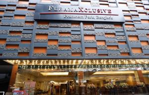 バンコクにあるFuramaXclusive Pratunam Park Hotelのホテルの正面の眺め