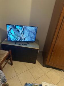 a flat screen tv sitting on top of a cabinet at Cottage Gole Alcantara D’amore in Graniti