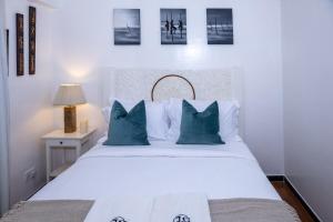 Ένα ή περισσότερα κρεβάτια σε δωμάτιο στο Jeroshee - Denis Gardens