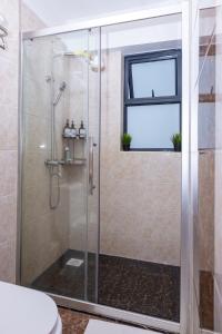 Ένα μπάνιο στο Jeroshee - Denis Gardens