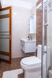 Ένα μπάνιο στο Jeroshee - Denis Gardens