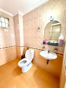 Ένα μπάνιο στο The Warm khách sạn bãi sau giá rẻ