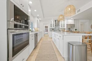 Kuchyň nebo kuchyňský kout v ubytování Latitude Adjustment AMI home + 67 fotografií