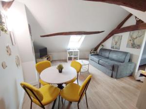 a living room with a table and chairs and a couch at Orléans centre T2 théâtre et cathédrale in Orléans +14 photos