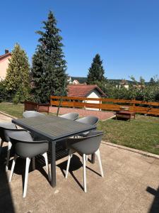 a black table and chairs on a patio at le gîte des frangines in Bitche
