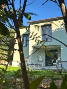 a house with two white chairs in front of it at Casa Ermida in Pincães +44 photos
