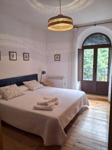 Postel nebo postele na pokoji v ubytování FANTASTICO - 70m - REFORMADO- VISTAS A LA MONTAÑA - Wifi - Acceso Trastero junto a Parking