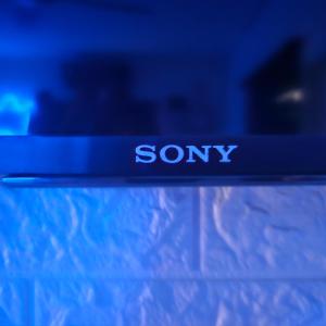 a close up of the sony logo on a shelf at חדרי לינה ברמת גן - צמוד למכללה האקדמית - קרוב לכפר המכביה - תל השומר - בר-אילן - חנית רכבים חינם in Ramat Gan