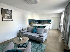 a living room with a couch and a table at Rotmain Apartments in Bayreuth