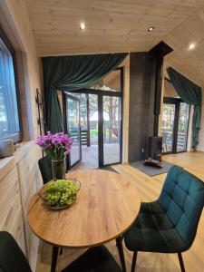 a dining room with a table and a bowl of grapes at Equi Lis - будиночки для відпочинку in Yasnogorodka