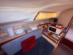an overhead view of a small kitchen in a caravan at Lisboa Barcos Belém in Lisbon
