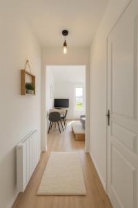 a hallway with a door leading to a living room at Atelier Nature DisneyLand in Quincy-Voisins
