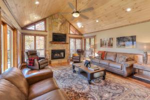 a living room with leather furniture and a fireplace at Parkview Lodge In Gatlinburg in Gatlinburg