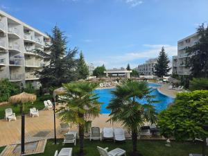 Swimmingpoolen hos eller tæt på Apartament Primavera Atlantis SPA