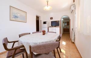 a dining room with a table and chairs at 3 Bedroom Pet Friendly Apartment In Artatore in Cunski