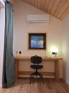 TV a/nebo společenská místnost v ubytování Le chalet Madrier + 25 fotografií