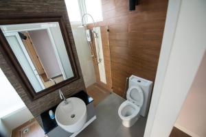 Vannituba majutusasutuses Bang Saray Sattahip Pool Villa +14 fotot