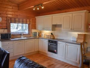 Kuchyň nebo kuchyňský kout v ubytování Ludensian Lodge - Uk37186