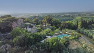 an aerial view of a estate with a swimming pool at Poggio Piglia in Chiusi