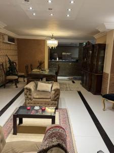 Χώρος καθιστικού στο شقه مفروشه مجهزة