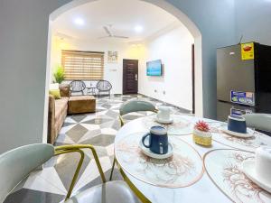 Μια τηλεόραση ή/και κέντρο ψυχαγωγίας στο CARO 2 bed spacious deluxe Appt